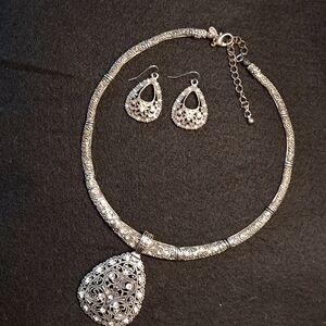 Premier Designs necklace set